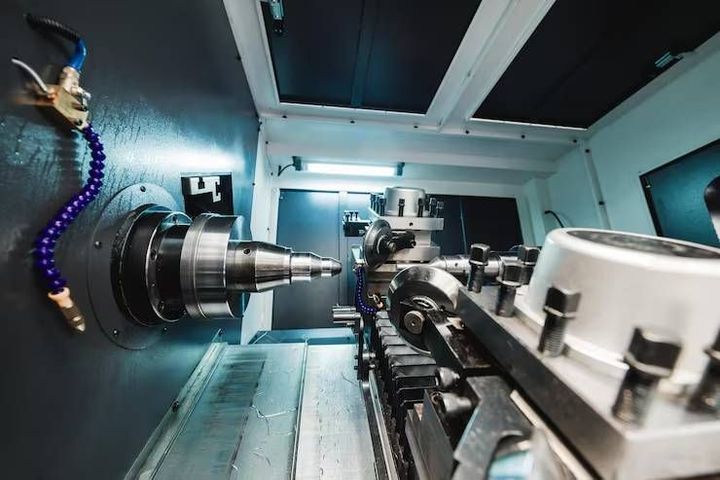 Turret Milling Machines Guide: Working Principles, Designs, Functions and Industrial Uses