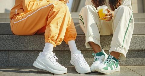 Sneaker Fashion Explore: Classic Styles, Modern Designs, Materials, Comfort and Outfit Pairings