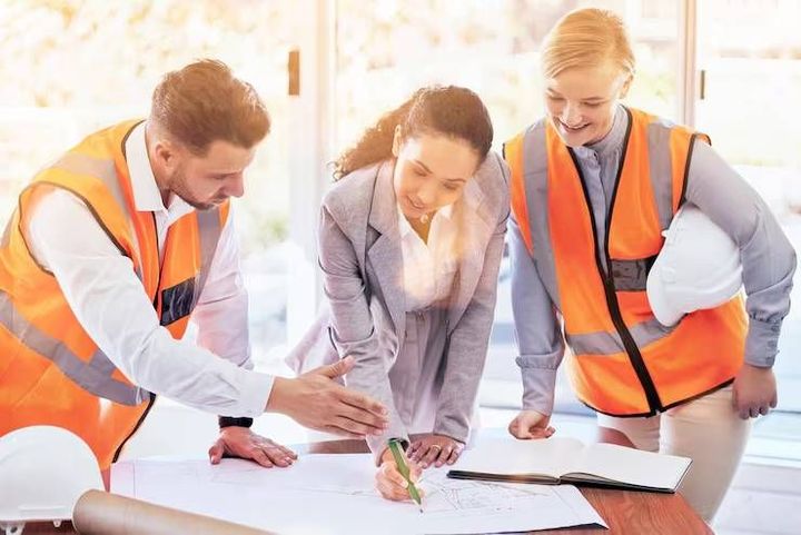 Construction Project Management Guide: Project Phases, Team Roles, Tools and Key Responsibilities