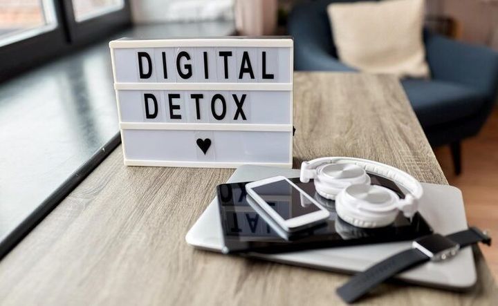 Digital Detox Guide: Strategies, Daily Routines, Benefits and Practical Considerations