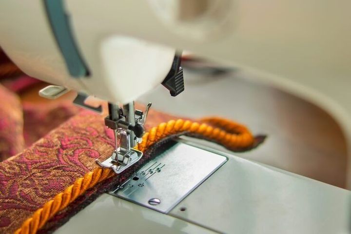 Lace Making Machines Details: Designs, Needles, Threads, Controls and Manufacturing Processes