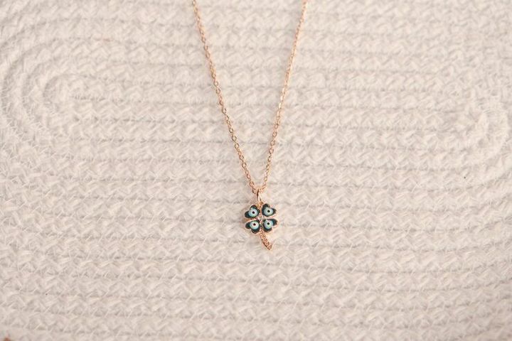 Simple Daily Wear Pendants Explained: Styles, Materials, Designs, Features and Styling Considerations